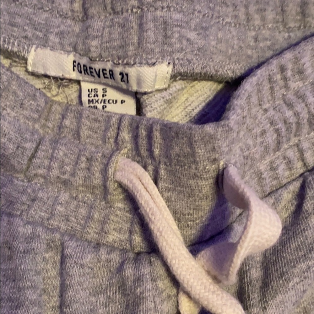 Grey shorts - Picture 3 of 3